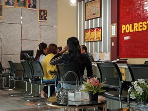 IRT di Palembang Dijambak dan Dibanting Tetangga, Dipicu Saling Ejek