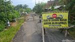 Jalan Desa Kedungdowo Nganjuk Amblas 50 Meter, Longsor Dekati Rumah Warga