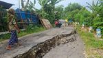 Jalan Desa Kedungdowo Nganjuk Amblas 50 Meter, Longsor Dekati Rumah Warga