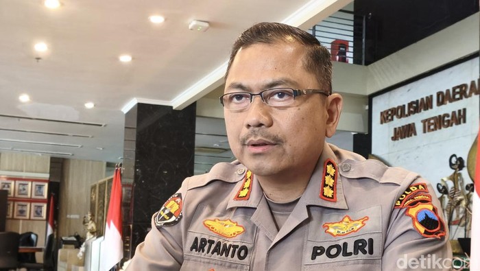 Briptu BTS, anggota SPN Polda Jateng, ditugaskan di tempat khusus setelah dugaan pelecehan seksual. Sidang etik dijadwalkan pekan depan.