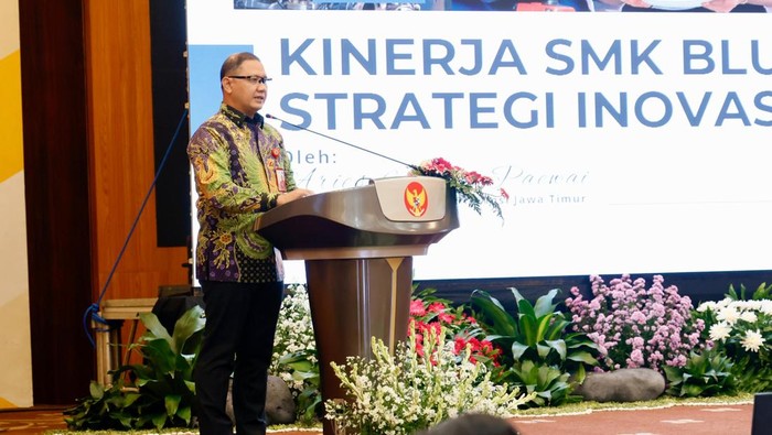 Kepala Dinas Pendidikan Jawa Timur, Aries Paewai