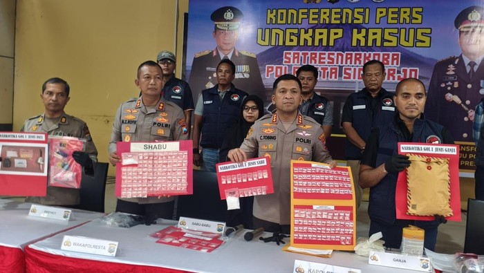 Konferensi pers pengungkapan kasus narkoba di Sidoarjo