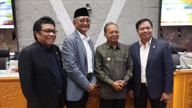 Koster bersama Menteri PU, Ketua Komisi V DPR usai rapat di Gedung DPR Koster bersama Menteri PU, Ketua Komisi V DPR usai rapat di Gedung DPR