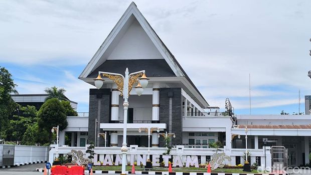 Lamin Etam, rumah dinas Gubernur Kaltim yang tengah disorot anggaran perbaikannya senilai Rp 25 miliar. (Riani Rahayu/detikKalimantan)