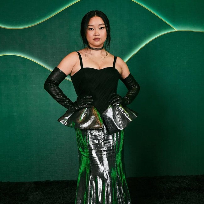 Potret Lana Condor Pakai Gaun Seksi Terbuka, Netizen Perdebatkan Gayanya