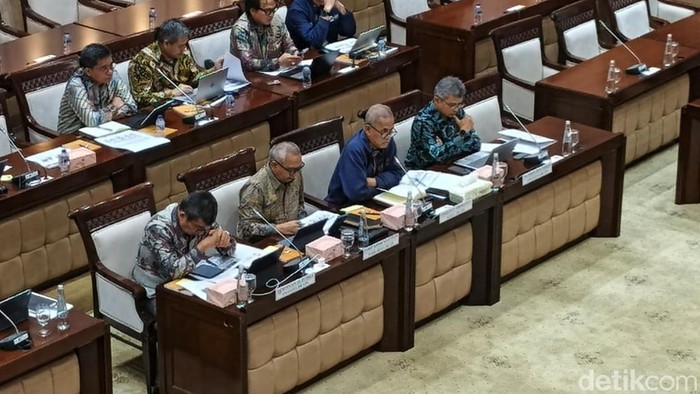 LPS rapat dengan Komisi XI