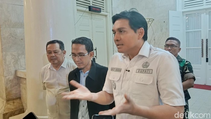 Lucky Hakim, Bupati Indramayu.