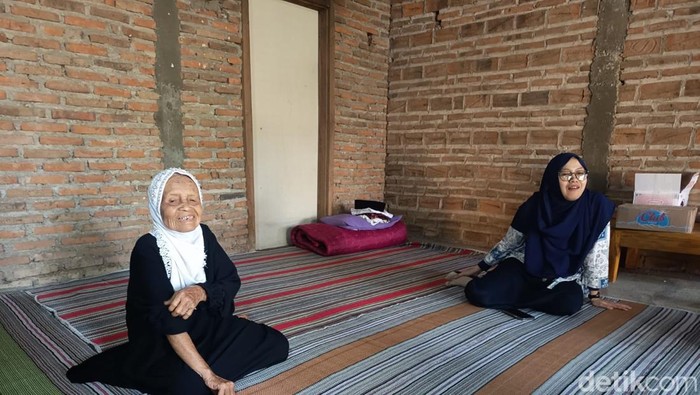 Mbah Robiah CJH tertua berusia 91 tahun asal Ponorogo