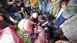 Video: Akhirnya, Mbah Tupon Korban Mafia Tanah Kala 2 Sertifikat Akhirnya Kembali