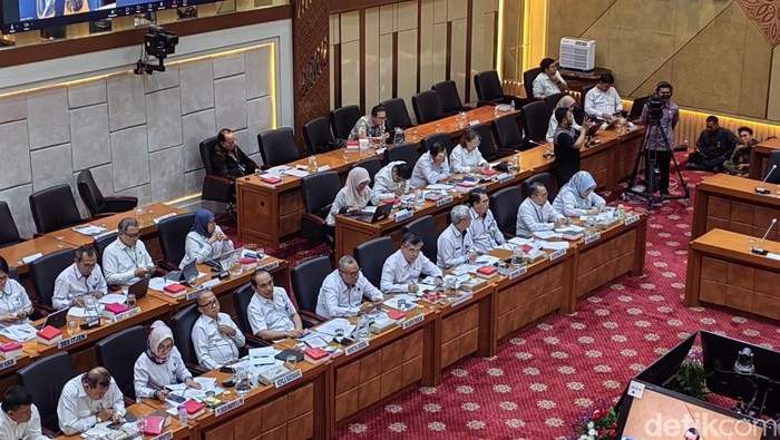 Menteri Ketenagakerjaan (Menaker) Yassierli mengusulkan peningkatan kuota program magang nasional pada 2026 menjadi sekitar 150 ribu peserta. Usulan tersebut telah disampaikan kepada Presiden Prabowo Subianto namun masih menunggu kepastian anggaran s