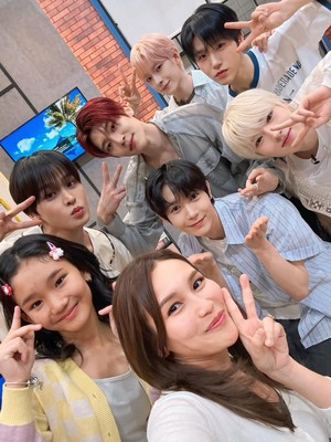 Senengnya NCT WISH Foto Bareng Ayu Ting Ting & Bilqis