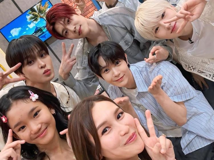 Senengnya NCT WISH Foto Bareng Ayu Ting Ting & Bilqis