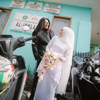 Viral Pasangan Nikah di KUA Bandung, Tamu Hanya 27 Orang Demi Masa Depan