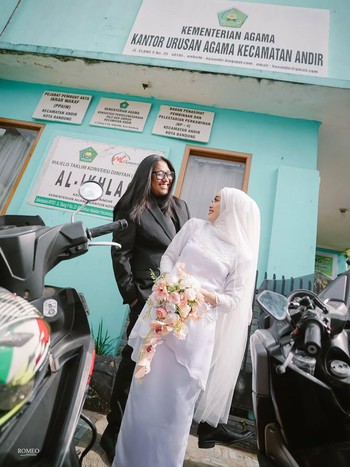 Viral Pasangan Nikah di KUA Bandung, Tamu Hanya 27 Orang Demi Masa Depan