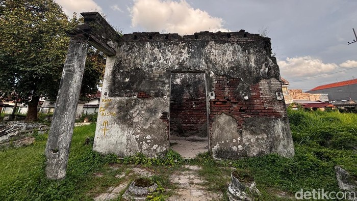Omah Balung di Makam Peneleh Surabaya