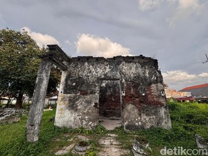 Misteri Omah Balung dan Makam Rusak di Makam Peneleh Surabaya