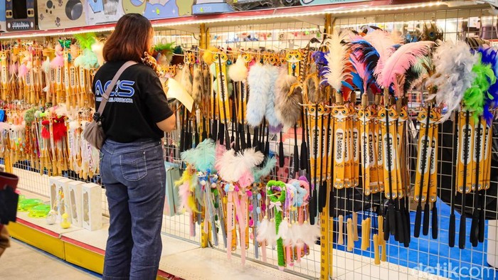 PAW Expo 2026 resmi digelar di NICE PIK 2, Tangerang, menghadirkan pengalaman interaktif bertajuk “Paw-radise” bagi para pecinta hewan. Pameran yang berlangsung hingga 12 April 2026 di Hall 1–3A ini menjadi ajang berkumpulnya komunitas serta pelaku industri hewan peliharaan dalam satu ruang yang edukatif dan menghibur.