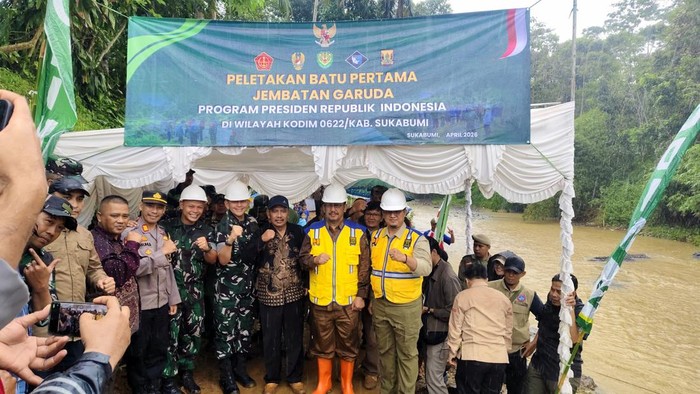Peletakan pertama Jembatan Garuda di Sukabumi.