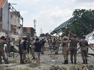 Pemkot Surabaya Kembali Tertibkan Bangunan Liar di Pasar Simorejo Timur