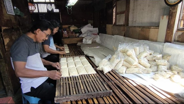 Penjual tempe di Jember