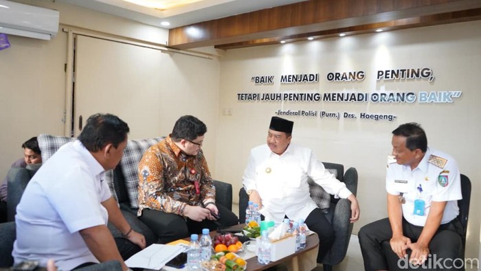 Pertemuan tiga bupati di Simpang Mengkreng