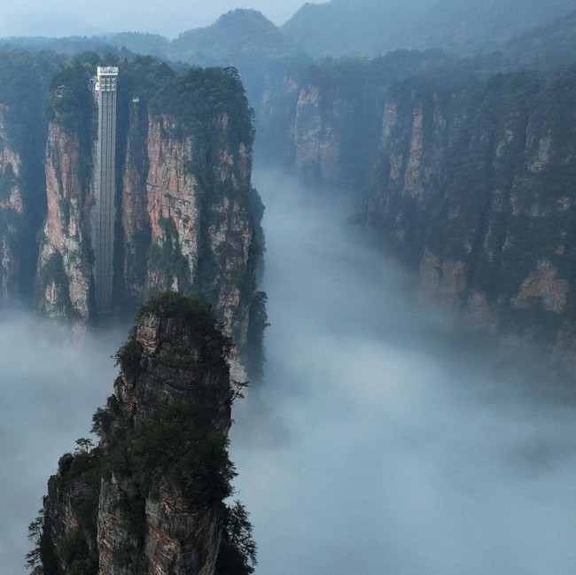 Pesona Zhangjiajie, Negeri Batu yang Bisa Diakses Lift