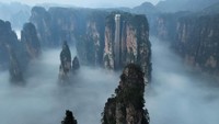 Pesona Zhangjiajie, Negeri Batu yang Bisa Diakses Lift