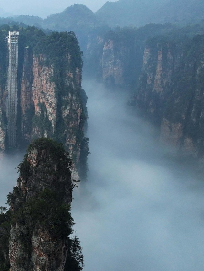 Pesona Zhangjiajie, Negeri Batu yang Bisa Diakses Lift