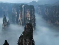 Pesona Zhangjiajie, Negeri Batu yang Bisa Diakses Lift