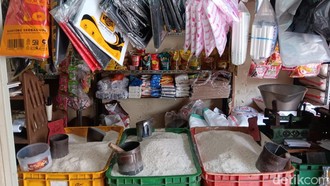Plastik Makin Mahal, Harga Beras dan Gula Ikut Terkerek