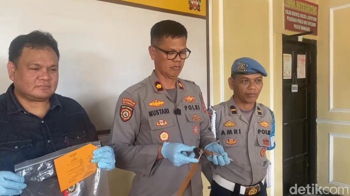 Polsek Mamajang merilis kasus penikaman yang dilakukan seorang pria terhadap remaja pelajar.