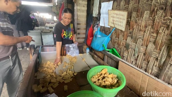 Harga Minyak dan Plastik Naik, Produsen Tahu Goreng di Blitar Terpaksa Naikkan Harga