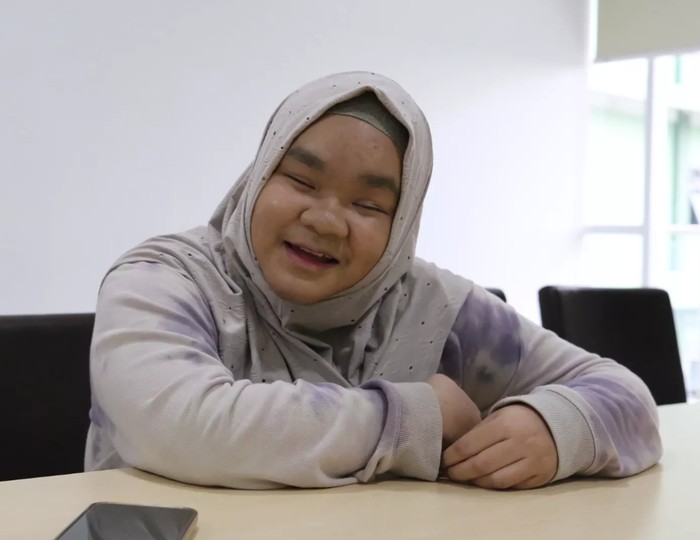 Shalma Arsyta Noorsyarif atau Caca, mahasiswa baru UPNVJ jalur SNBP 2026 penyandang disabilitas netra.
