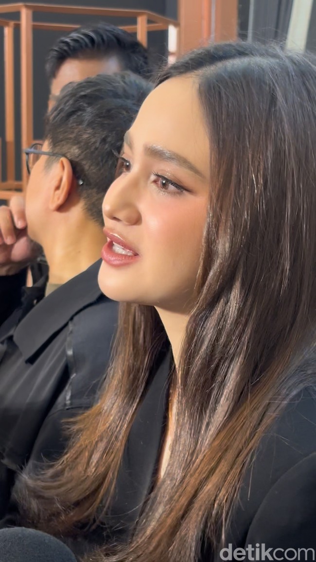 Semakin mendekati hari bahagia pernikahannya dengan El Rumi, aura manten Syifa makin terpancar. Wanita 25 tahun itu juga terlihat makin cantik menawan. Foto: Wolipop/Vina Oktiani