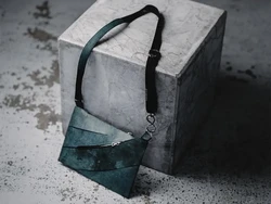 Tas dari 'Kulit Dinosaurus' akan Dilelang Seharga Rp 10 Miliar