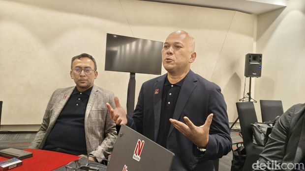 Abdullah Fahmi, VP Corporate Communications & Social Responsibility Telkomsel (kiri) dan Andry Priyo Santoso, GM Corporate Social Responsibility Telkomsel