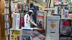 Toko Buku Blok M Bertahan di Tengah Gempuran Digital dan Belanja Online