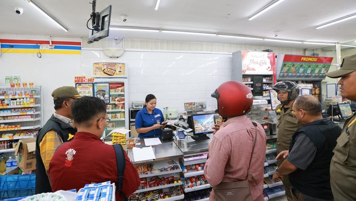 Toko ritel di Banyuwangi kini dibatasi jam operasionalnya