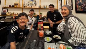 Seru! Tya Ariestya Hobi Makan Bareng Keluarga dan Geng Cendol