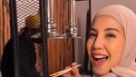 Seru! Tya Ariestya Hobi Makan Bareng Keluarga dan Geng Cendol