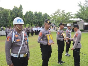 2 Polisi di Maluku Dipecat Tidak Hormat gegara Bolos-Asusila