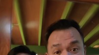 Sebenarnya yang akhirnya ke gerd kronis udah lama, kadang-kadang kondisi tertentu yang bikin anxiety muncul dan itu yang memperparah gerdnya. Masih mending kalau sekadar asam lambung naik, makan jadi susah, itu masih mending. Kalau aku sampai kebawa mimpi, sampai cium aroma makanan aja udah enek duluan. Sampai benar-benar rasa dada kebakar, panas, jangankan makan, minum air putih aja udah gak bisa, sakit banget, tuturnya. Foto: Instagram @arjuna_afi_prima
