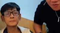 Veri AFI juga semakin terpuruk karena didiagnosis mengidap ablasio retina pada mata kirinya. (Sedih) Banget. kebayang ga sih hidup cuma bisa melihat hanya dengan satu mata, ungkapnya. Foto: Instagram @arjuna_afi_prima