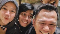 Veri mengatakan sudah sekitar 9 hari dia bisa kembali makan. Itu berkat dorongan teman-teman yang mendukungnya, ada teman-teman AFI, khususnya Arjuna AFI dan Fian yang membantunya untuk gak stres. Foto: Instagram @arjuna_afi_prima