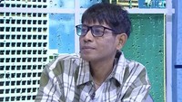 Veri AFI menceritakan kondisinya saat menjadi bintang tamu Rumpi: No Secret, beberapa hari lalu. Meskipun dibilang semakin kurus, Veri AFI mengatakan dari tahun ke tahun dirinya merasa seperti biasa. Dia justru semakin tua. Foto: Capture Rumpi: No Secret