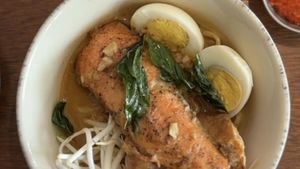 Video: Gurih Berempah Laksa Salmon dan Spaghetti Buntut Sapi di Kafe Homey
