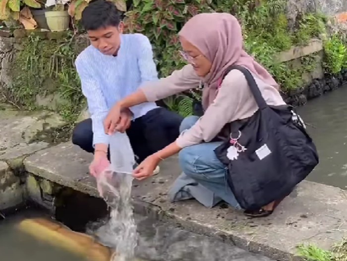 Aksi calon pengantin peduli lingkungan bisa memberikan inspirasi.