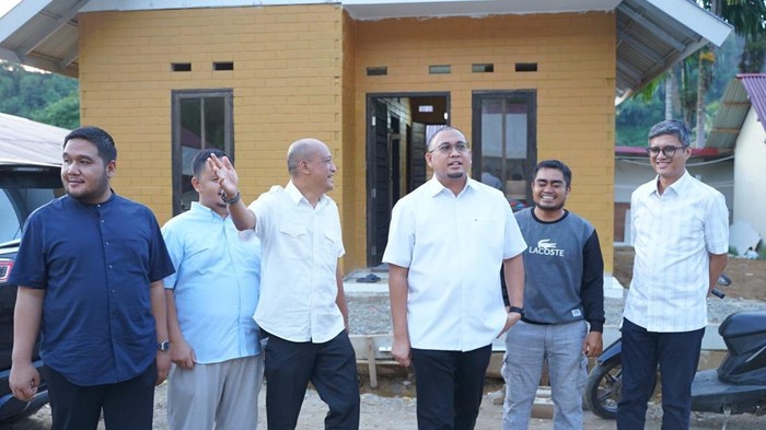 Andre Rosiade meninjau pembangunan hunian tetap (huntap) untuk korban banjir bandang di Kampung Talang, Kelurahan Kapalo Koto, Kecamatan Pauh, Kota Padang.