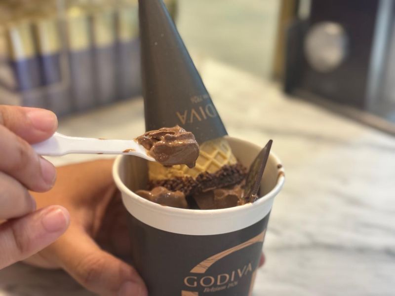 Adu Legit 3 Es Krim Cokelat Ekonomis hingga Premium, Mana Lebih Worth It?