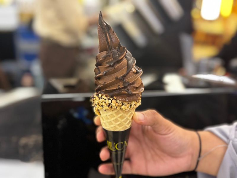 Adu Legit 3 Es Krim Cokelat Ekonomis hingga Premium, Mana Lebih Worth It?